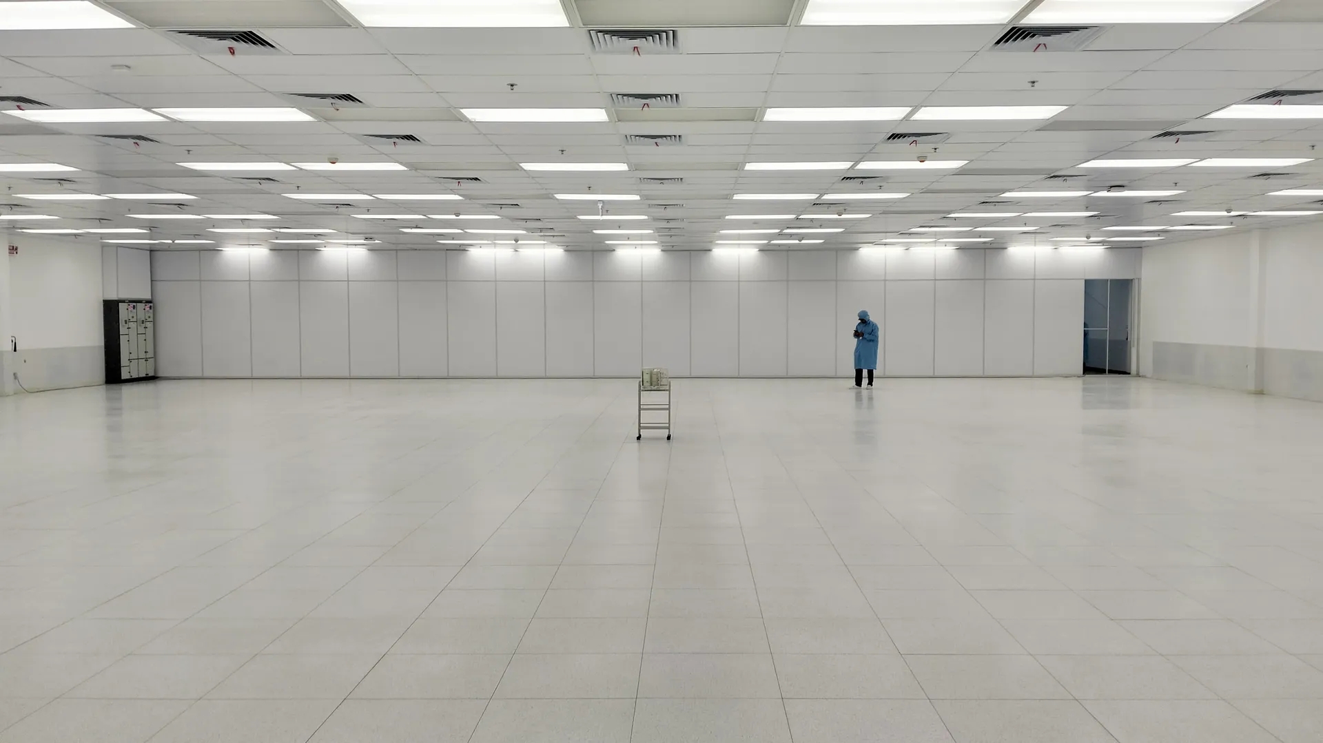 Anti-static raised floor cleanroom