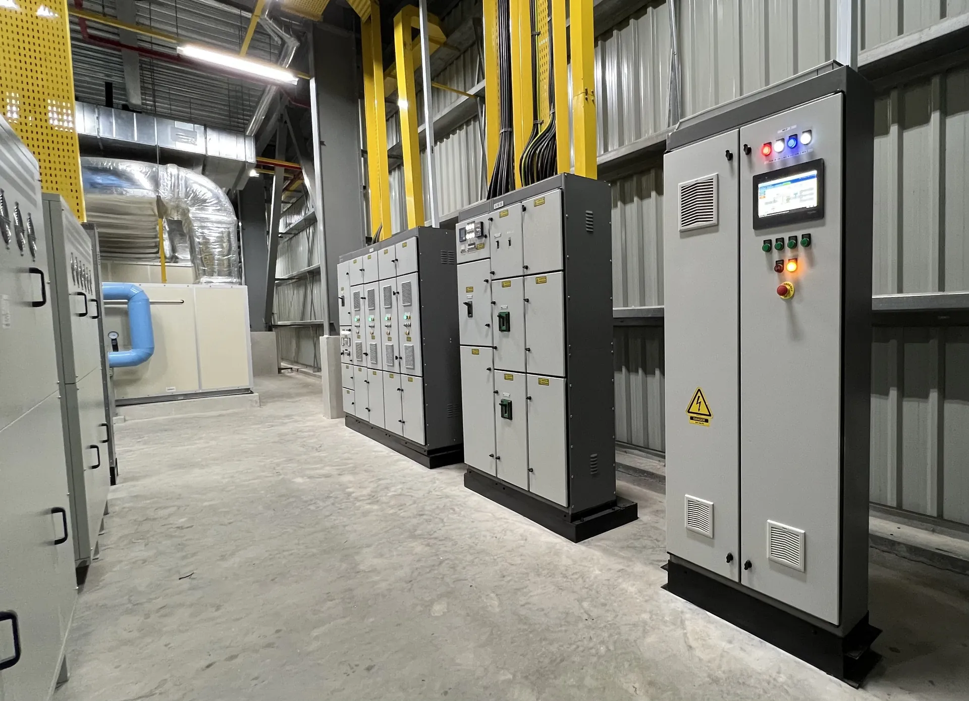 Ruang saklar dan panel kontrol industri