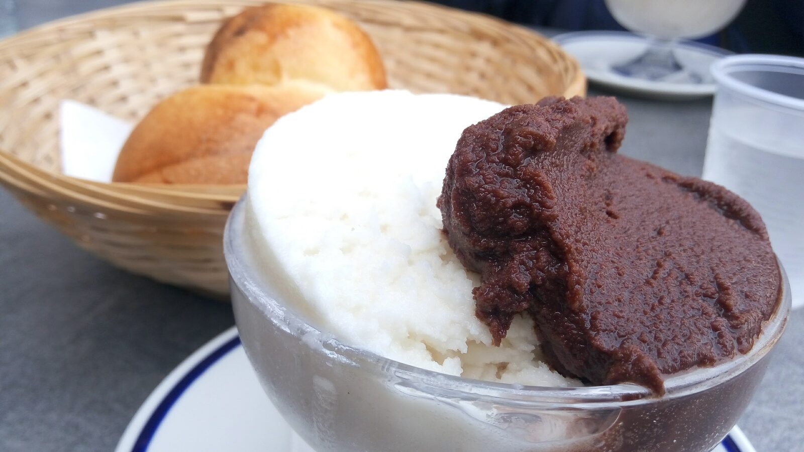 Granita siciliana con brioche col tuppo
