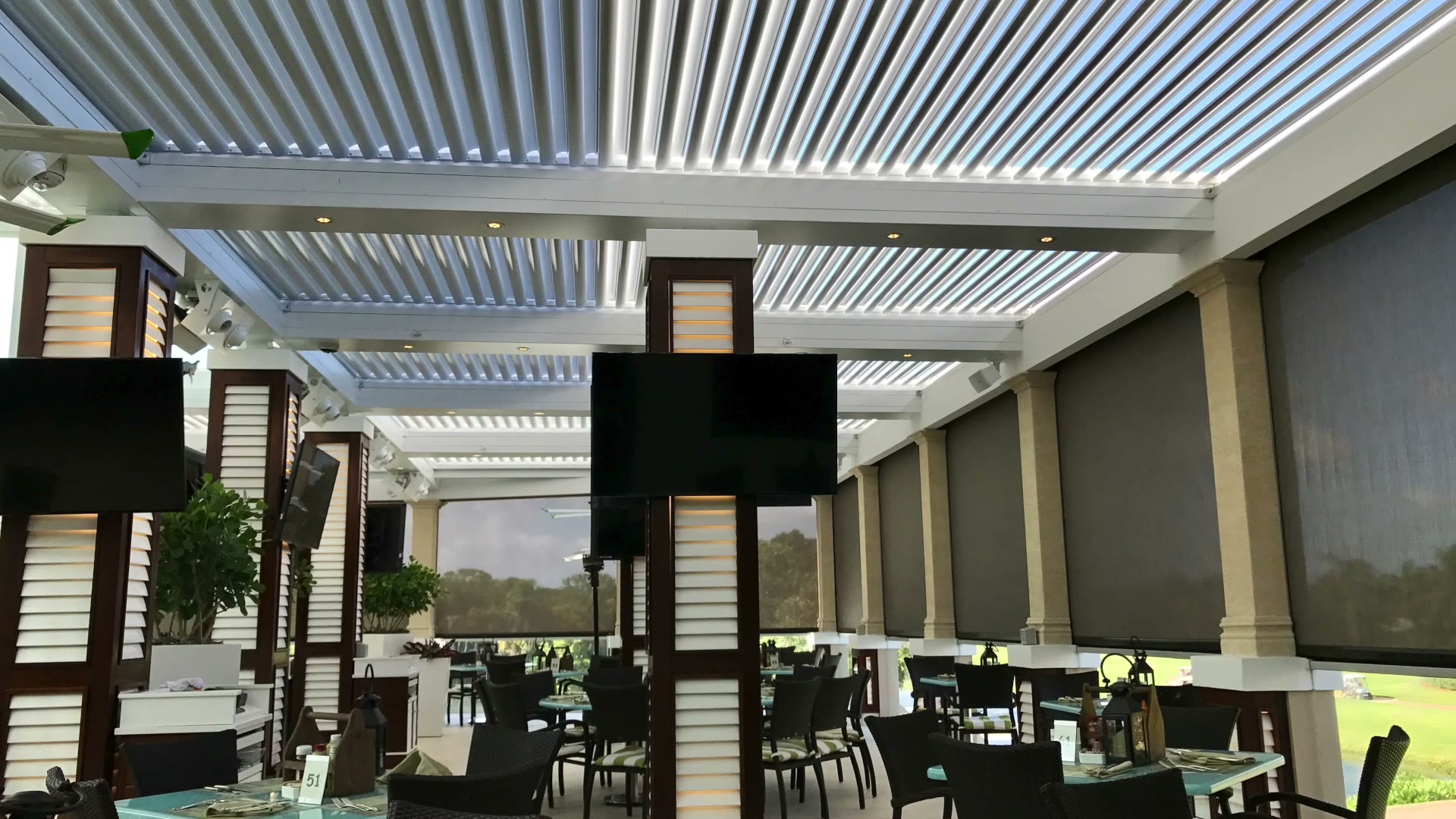 Commercial restaurant · 12 openings