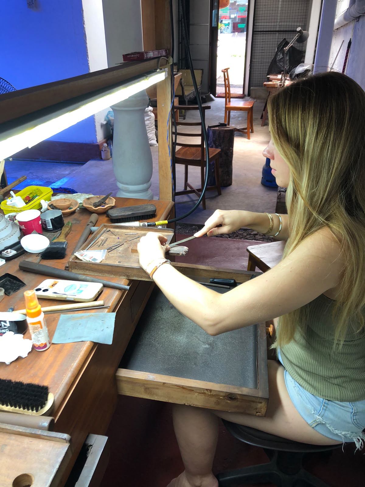 Artisan teaching jewelry making class in Sri Lanka