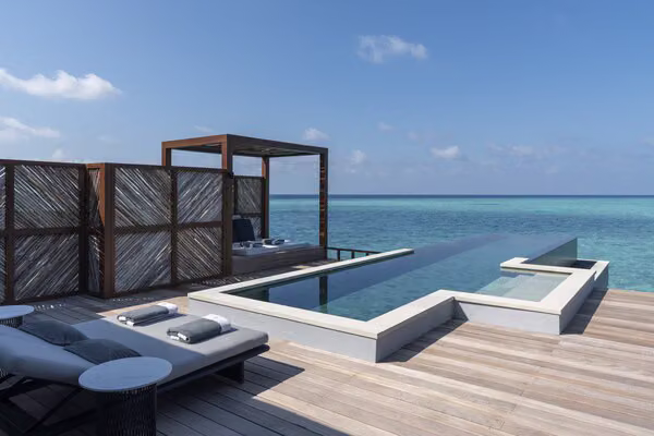Four Seasons Landaa Giraavaru
