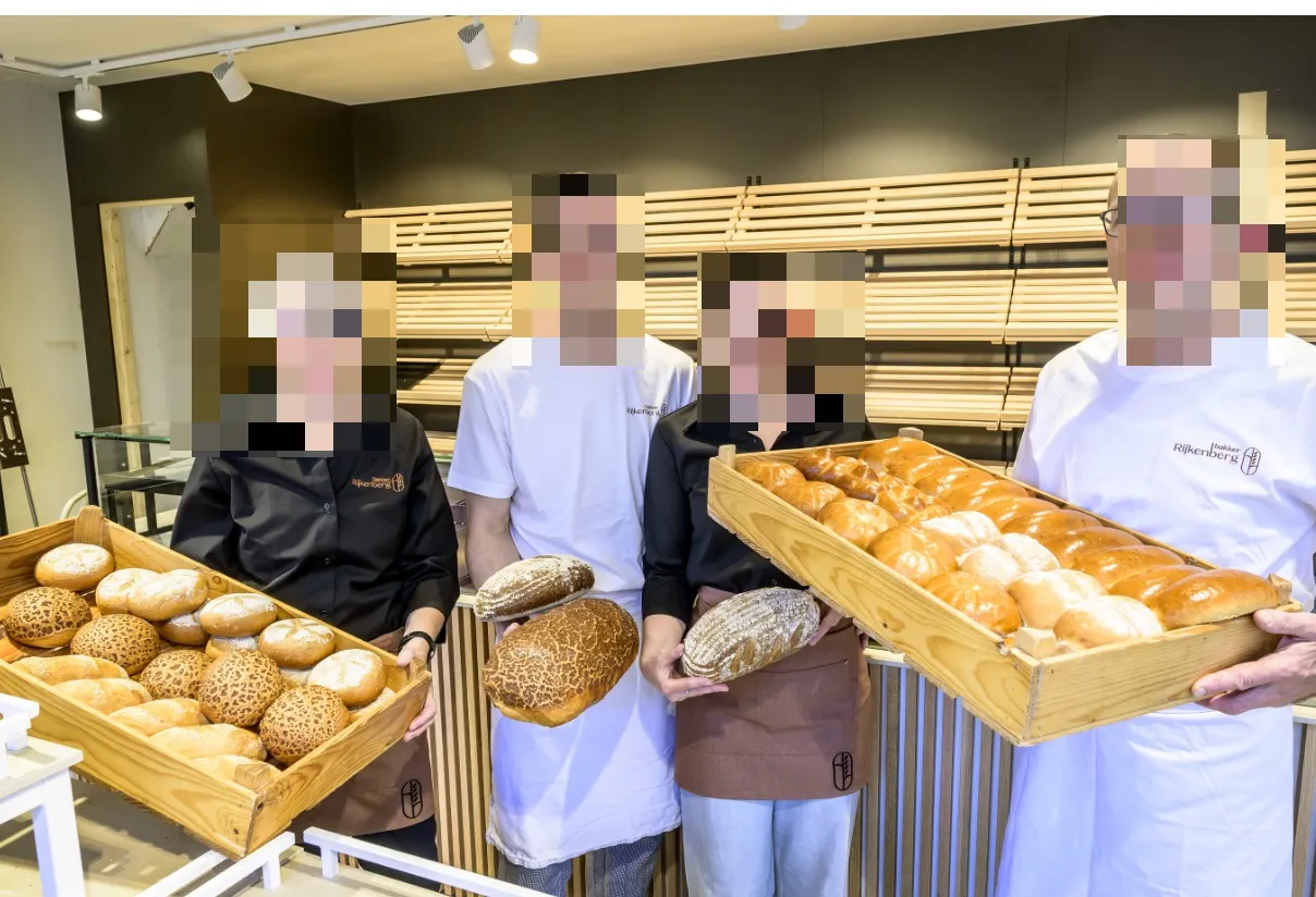 حمله بچه گربه ملوس به یک نانوایی هلندی!