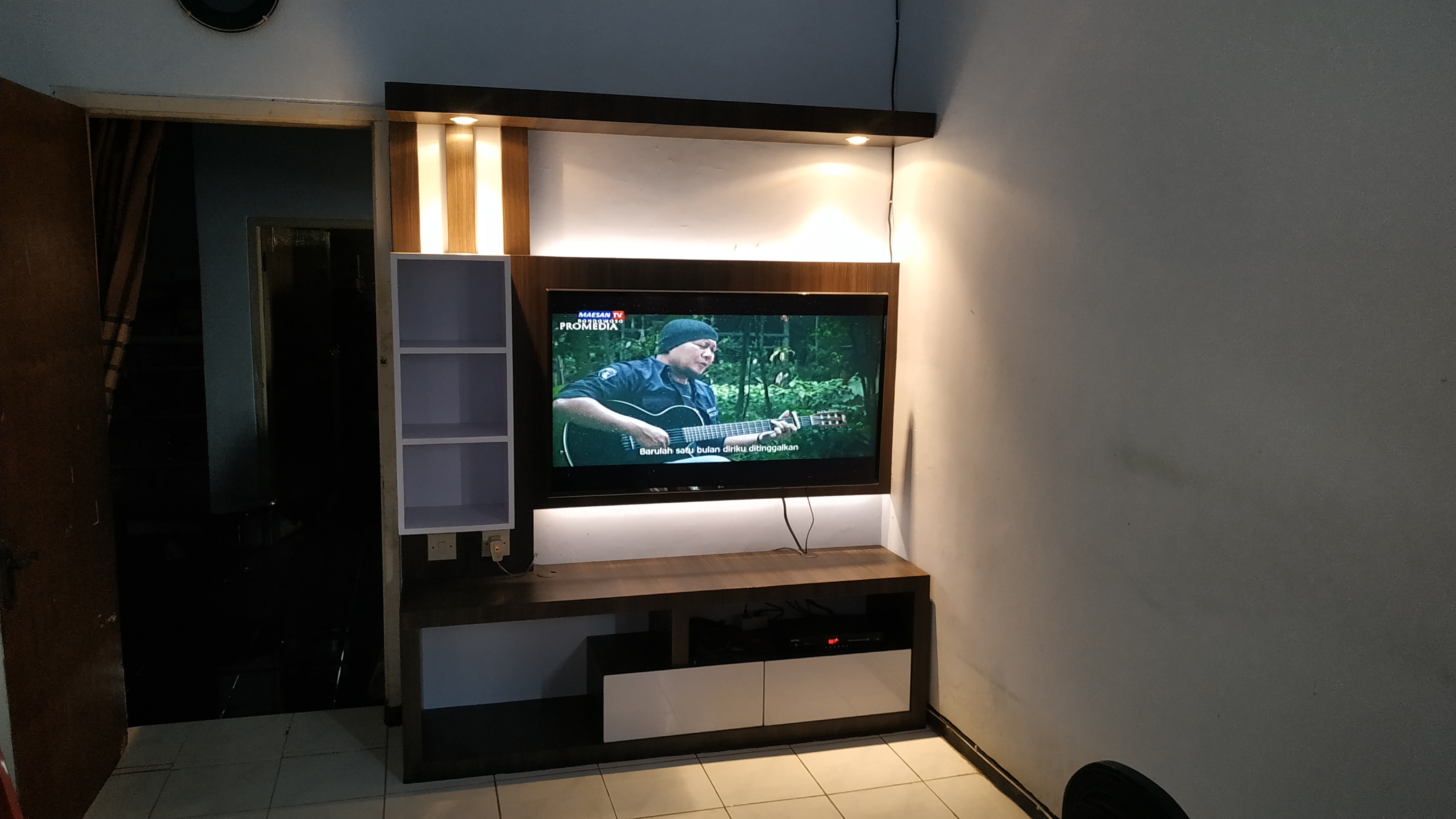 Mini backdrop tv
