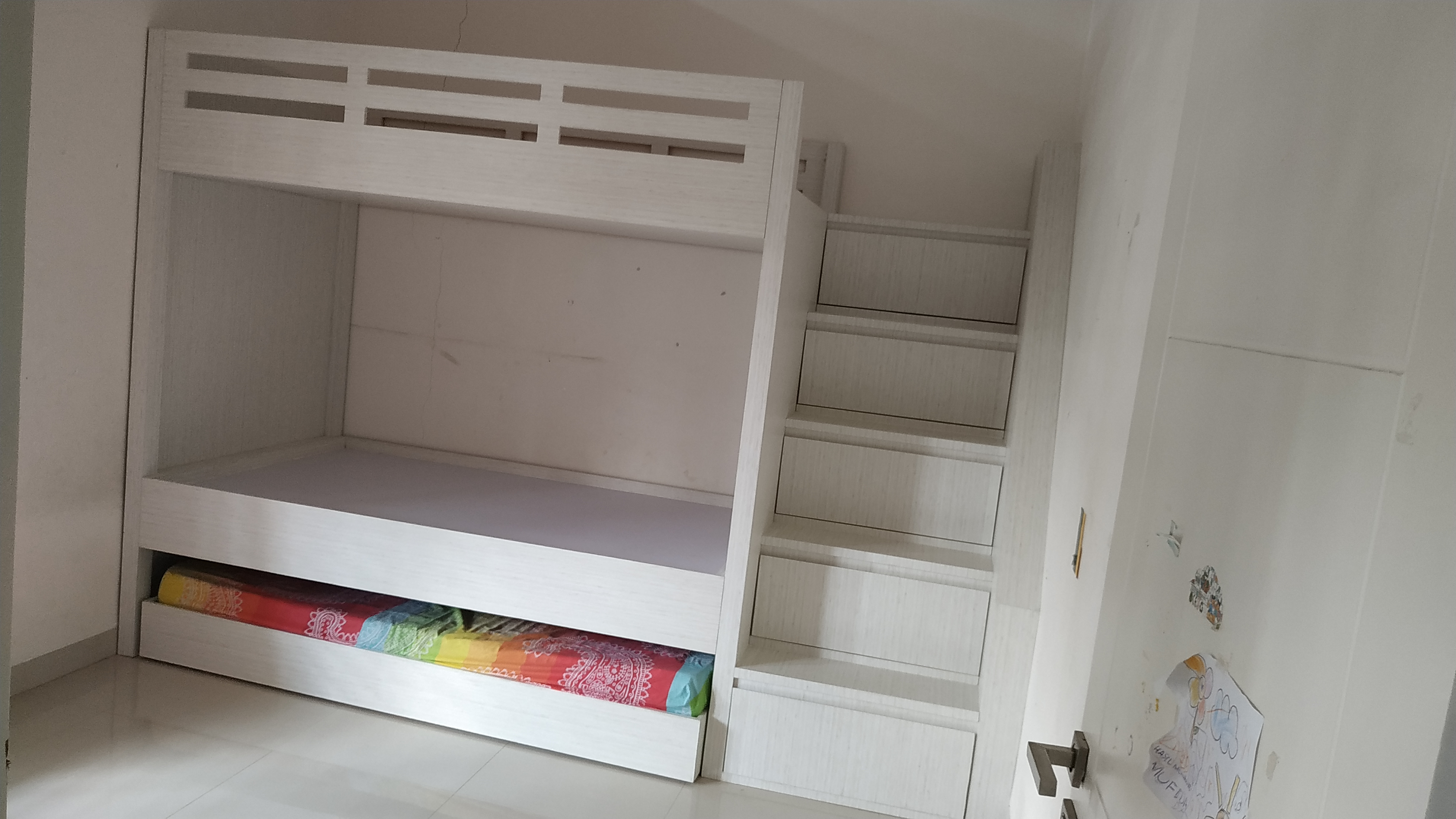 Bunk bed atau tempat tidur tingkat