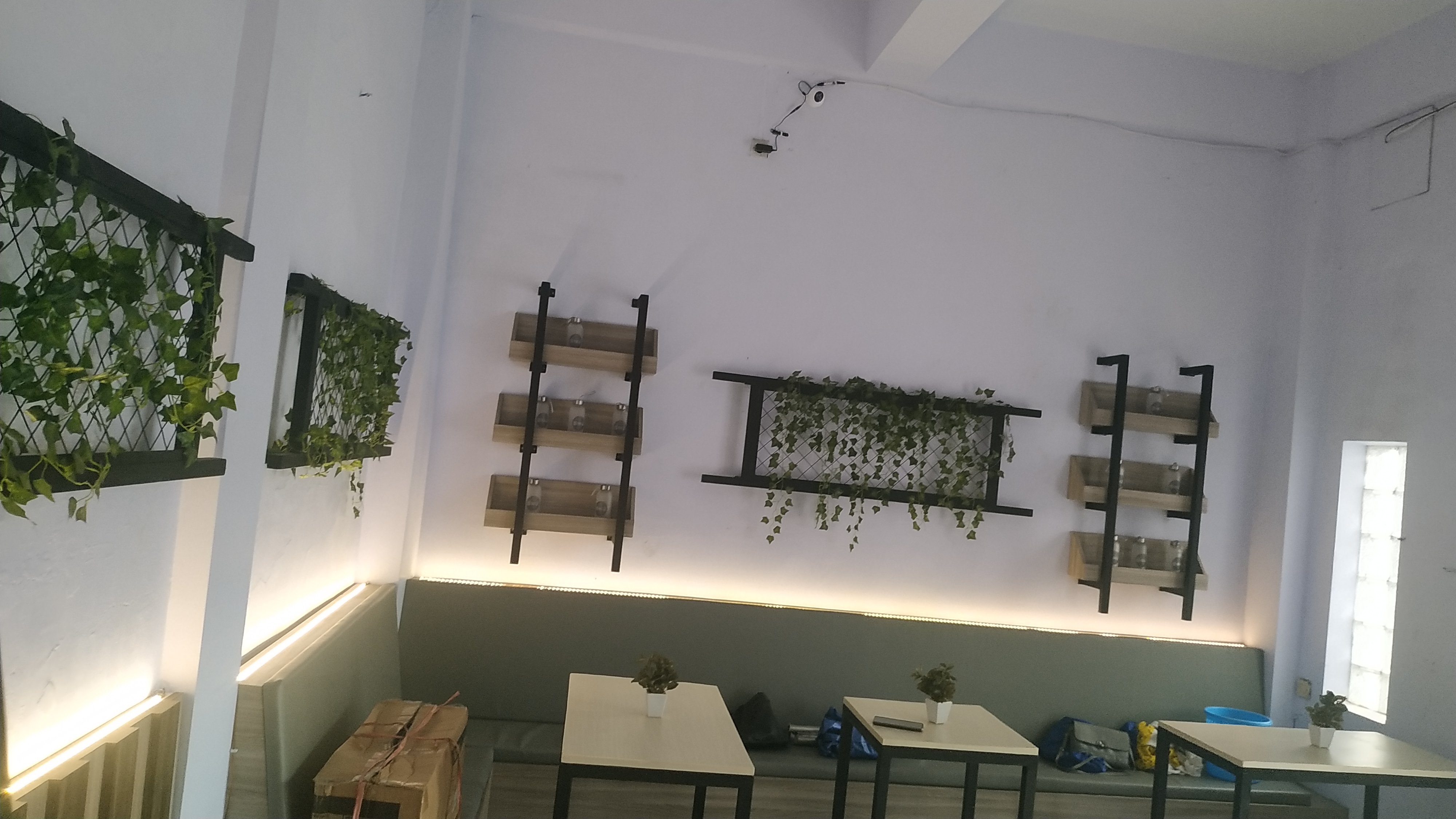 Interior cafe estetik