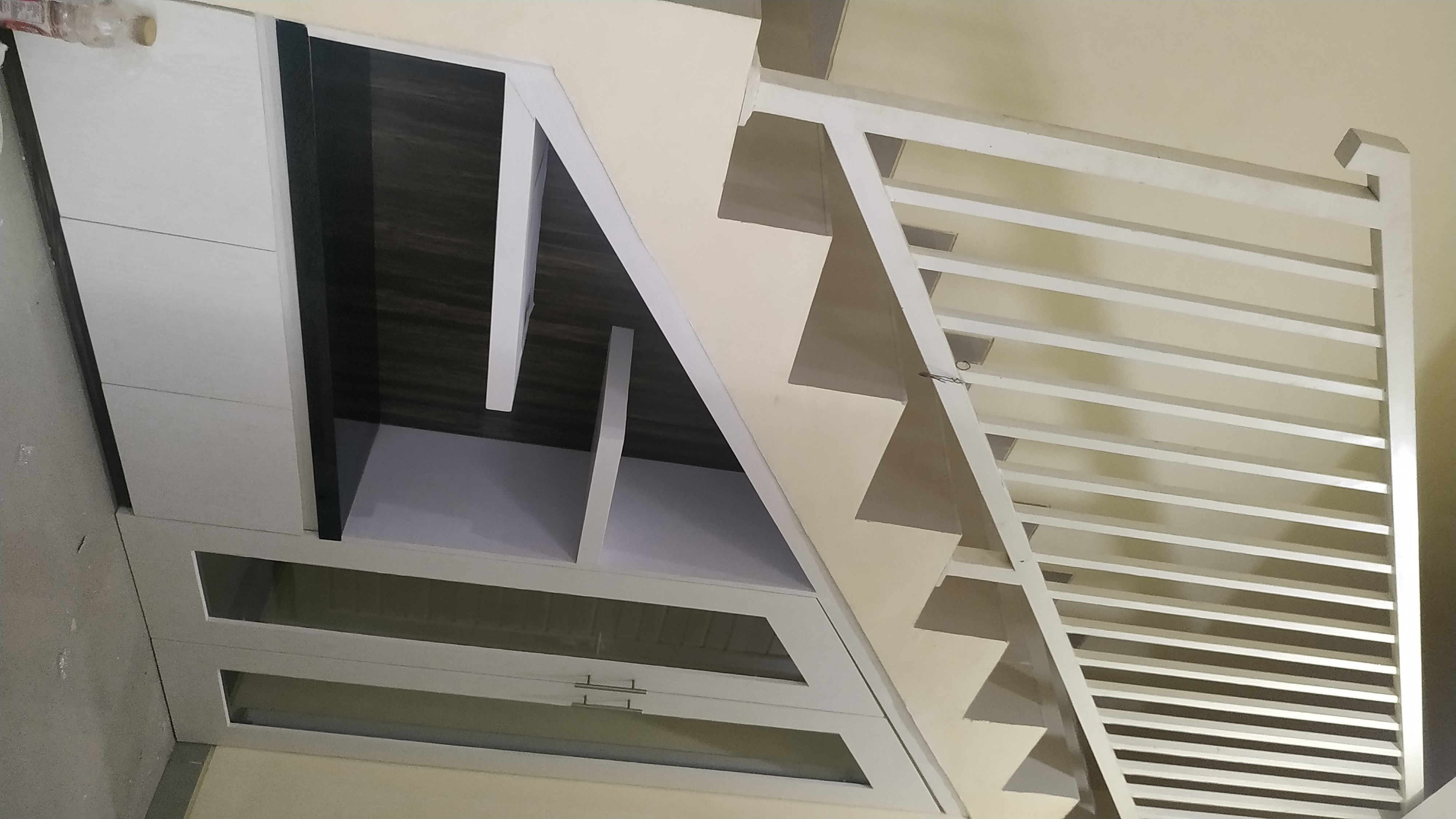 Kabinet bawah tangga