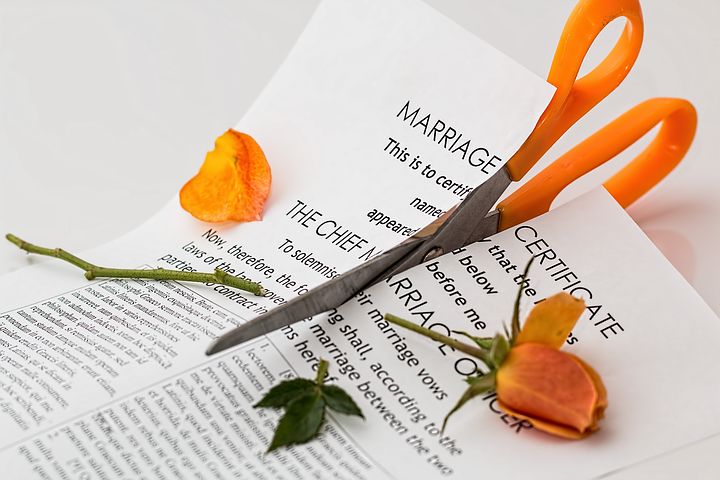 DISMINUYEN LOS DIVORCIOS Y LAS SEPARACIONES, PERO  AUMENTAN LAS MODIFICACIONES DE MEDIDAS