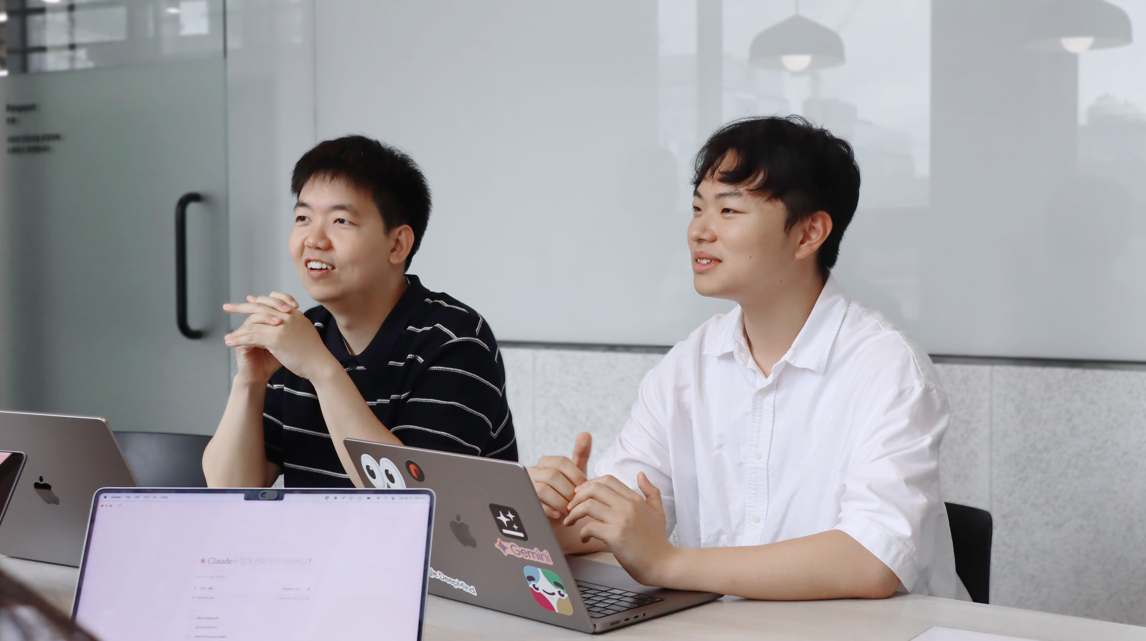 왼쪽부터 알렉스, 라슨