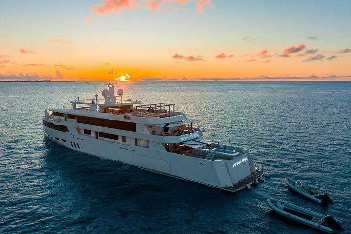 Le bateau White Pearl, Maldives
