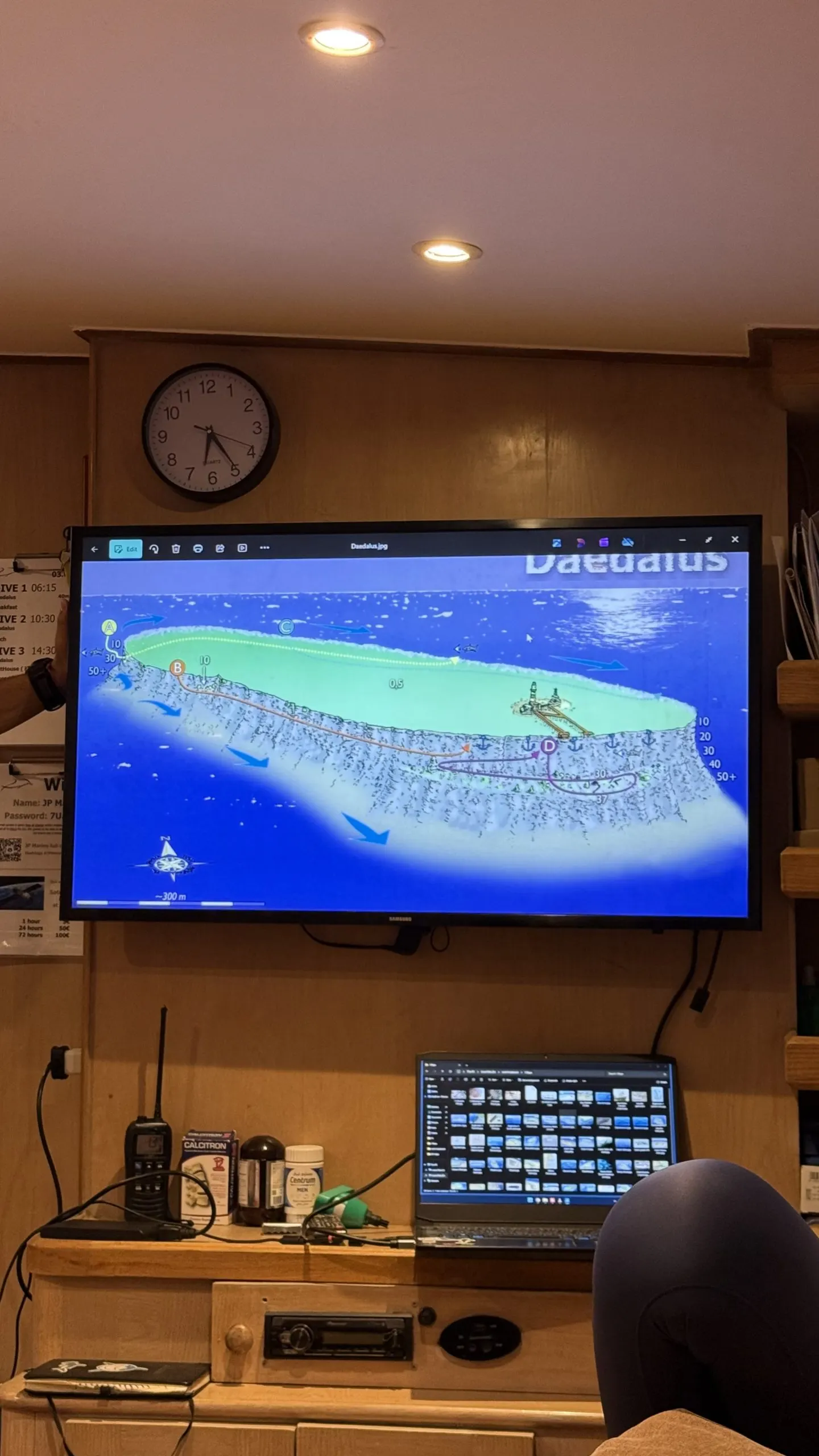 Plan du récif de Daedalus pendant le briefing de plongée
