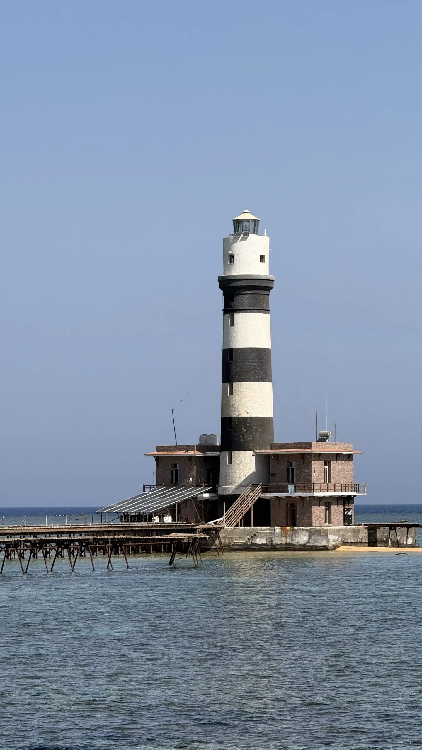 Le phare de Daedalus Reef, en mer Rouge