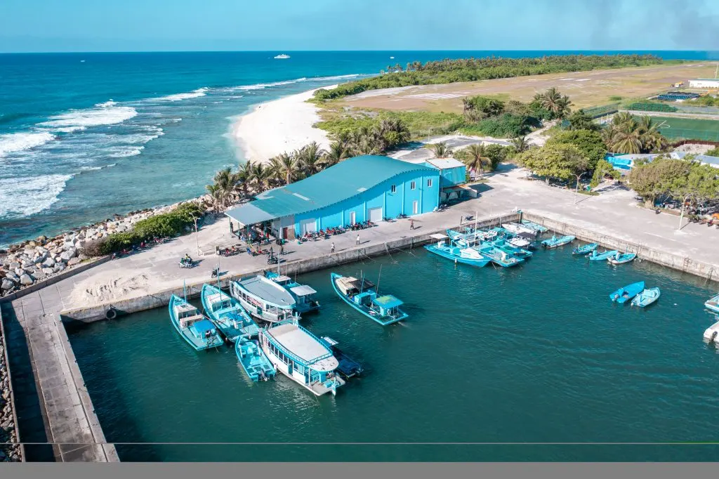Bateaux de plongée dans le port de Fuvahmulah