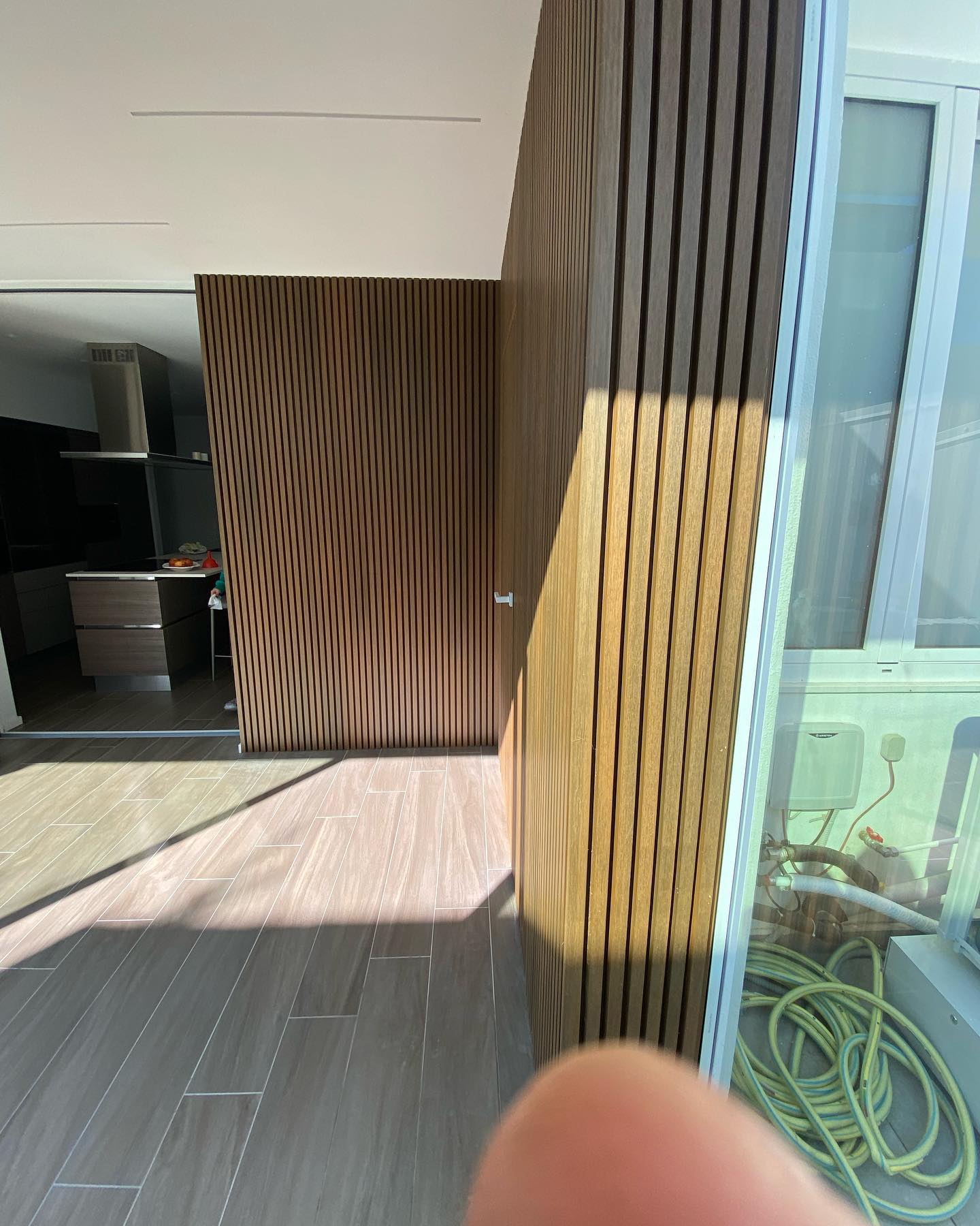 Boiserie Moderna con Porta a Scomparsa - Lusciano - immagine 5