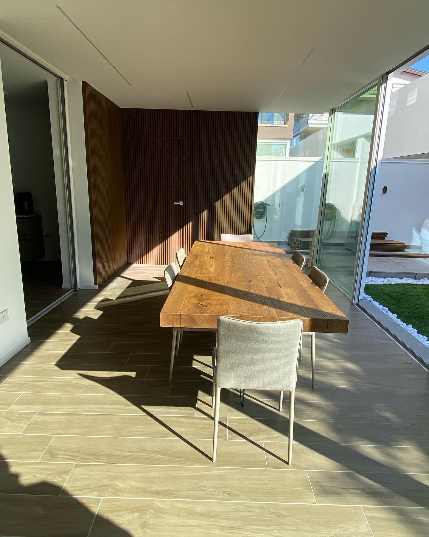 Boiserie Moderna con Porta a Scomparsa - Lusciano - immagine 3