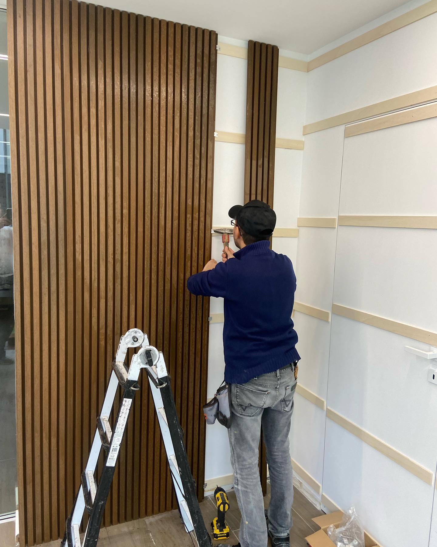 Boiserie Moderna con Porta a Scomparsa - Lusciano - immagine 10