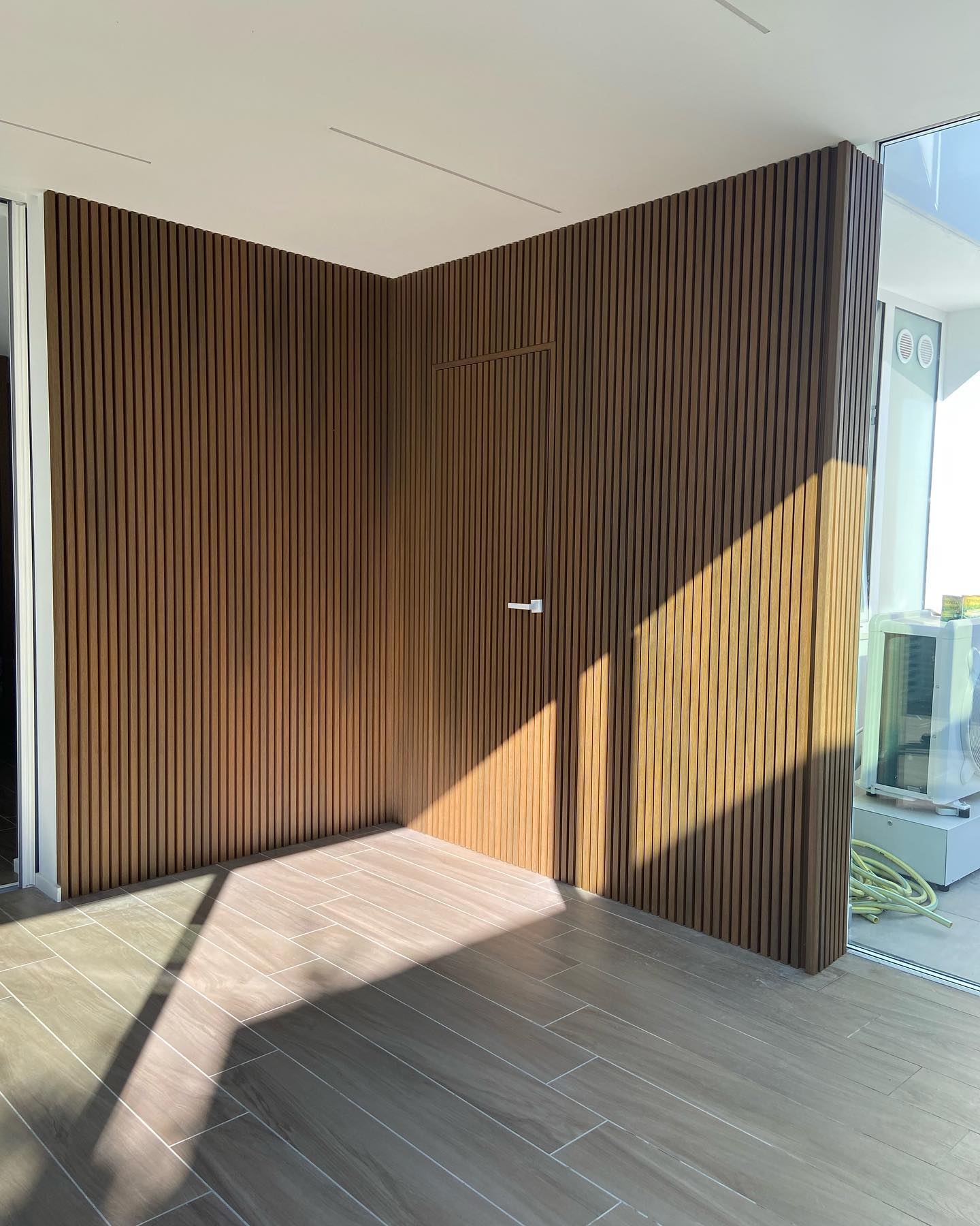 Boiserie Moderna con Porta a Scomparsa - Lusciano - immagine 6