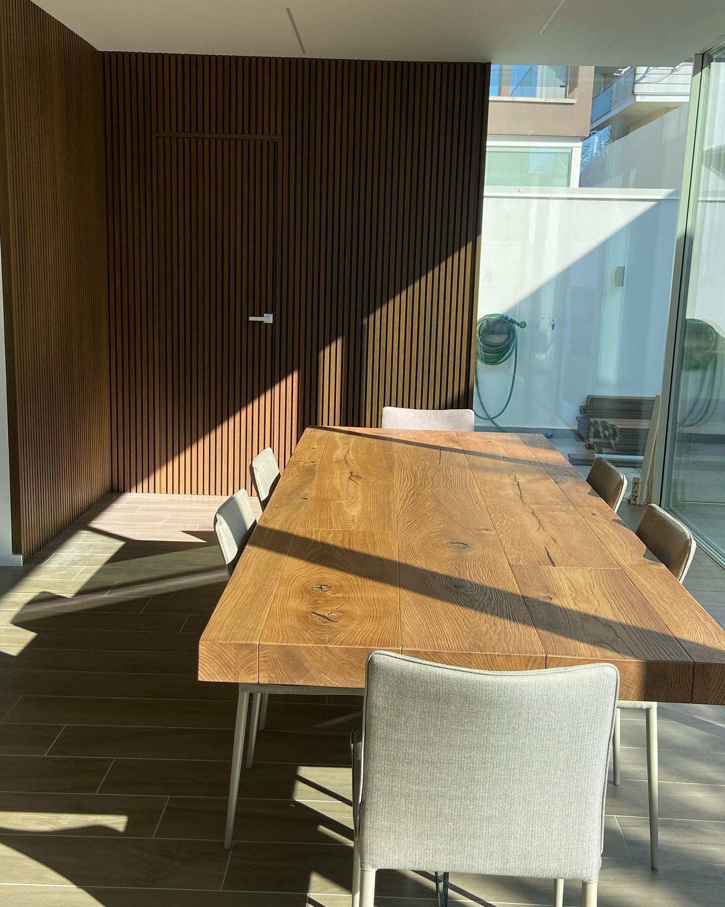 Boiserie Moderna con Porta a Scomparsa - Lusciano - immagine 2