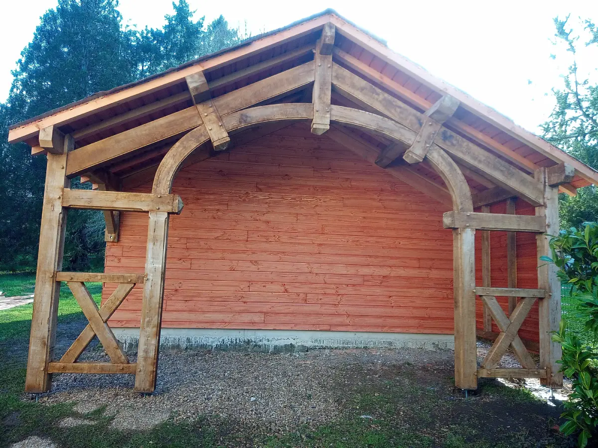 Débord de toit avec sa ferme d’apparat