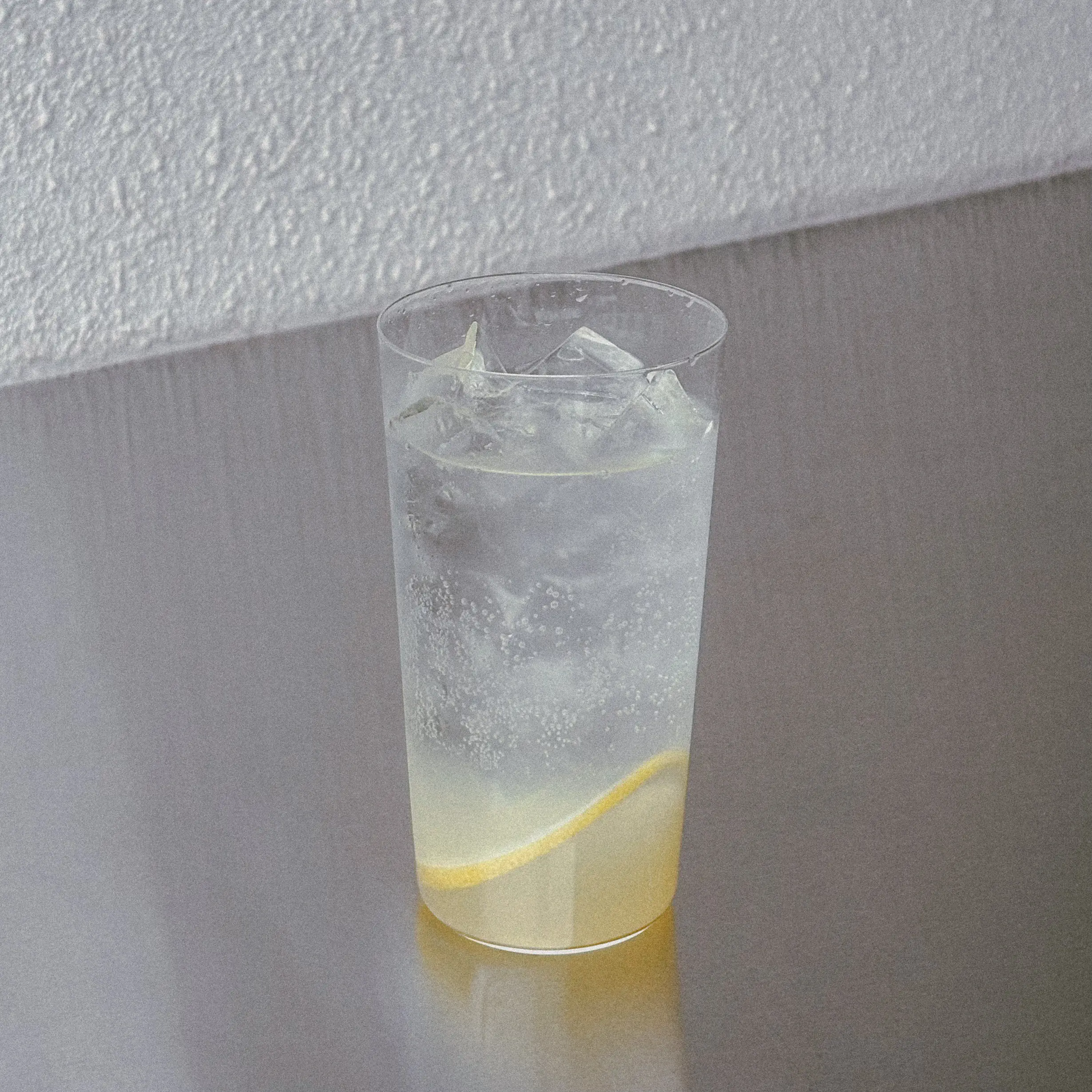 Lemonade klasik dalam gelas
