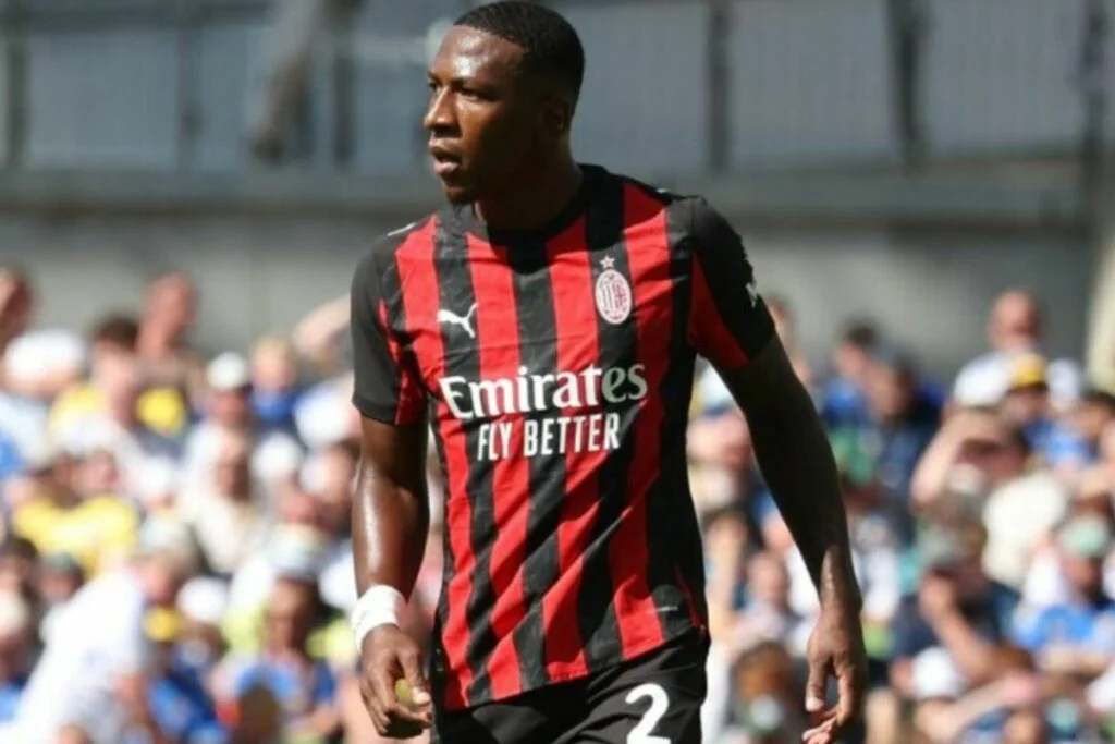 img of Milan vence al Napoli 2-1 pese a la roja de Estupiñán