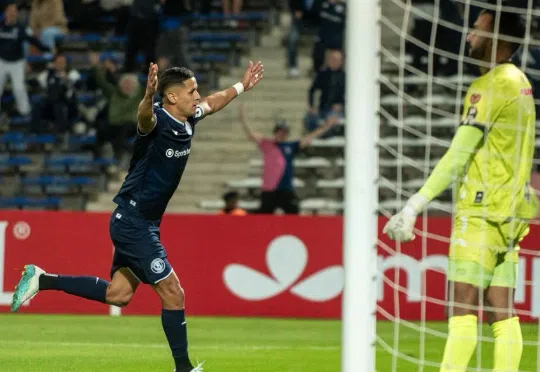 Independiente Rivadavia golea y Alex Arce brilla