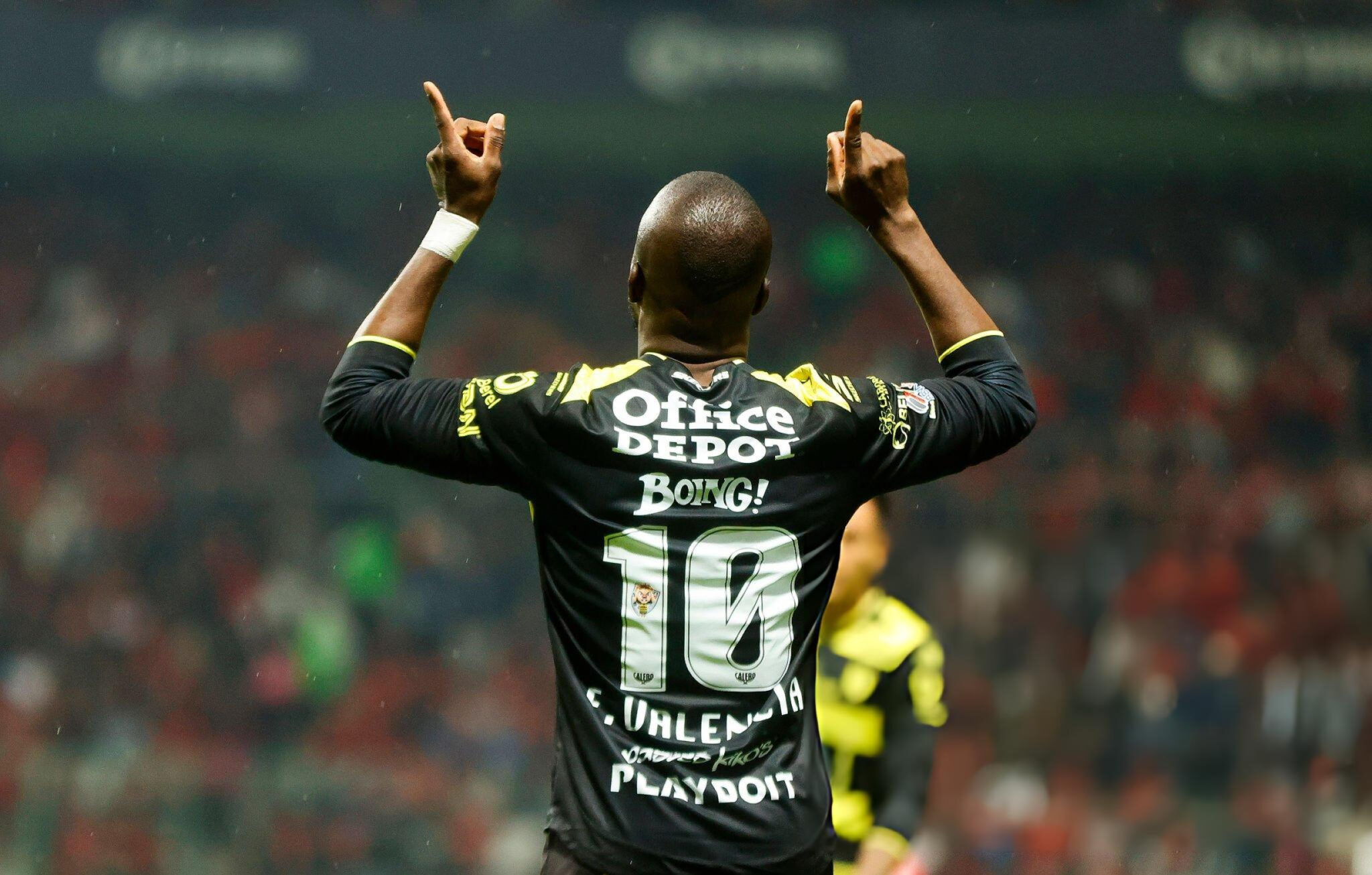 Enner Valencia estrena con bombazo en Liga MX