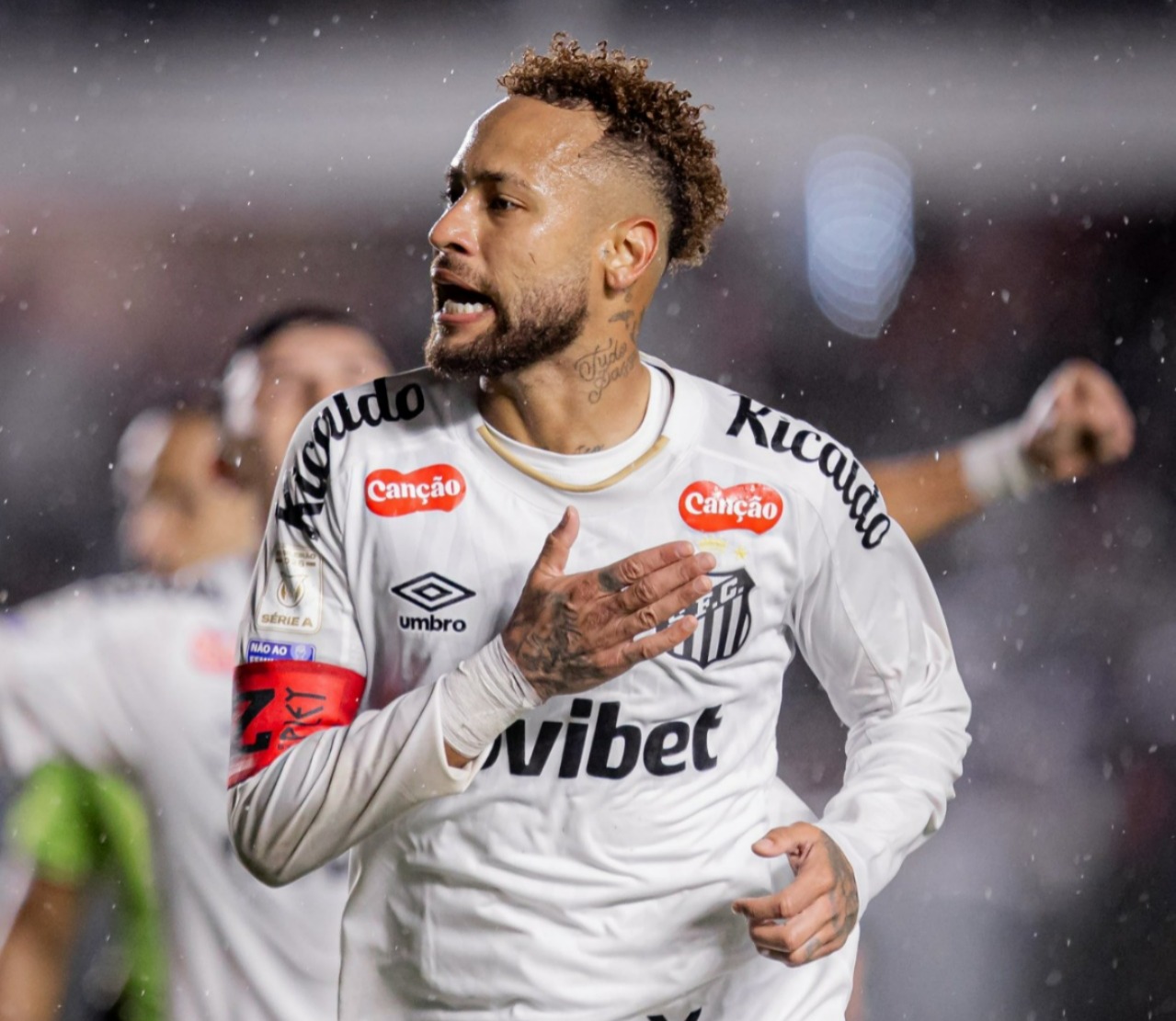 Neymar brilla con gran definición y lidera a Santos