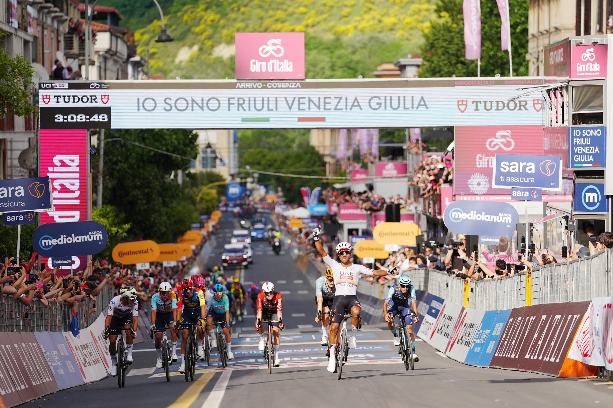 Narvaez supera a rivales en sprint