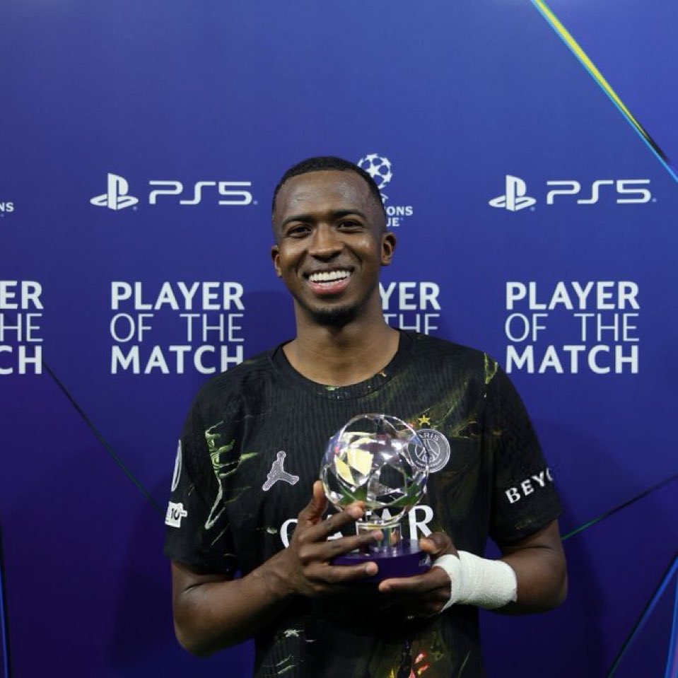 Willian Pacho supera lesión y llega a la final de Champions - Willian Pacho en acción con el París Saint-Germain