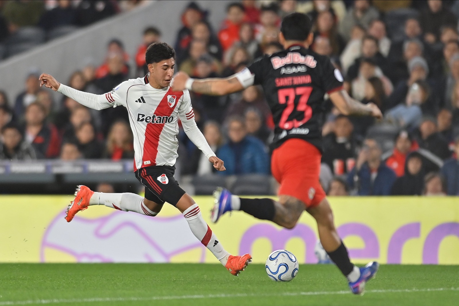 img of River Plate supera a Bragantino en el tiempo añadido