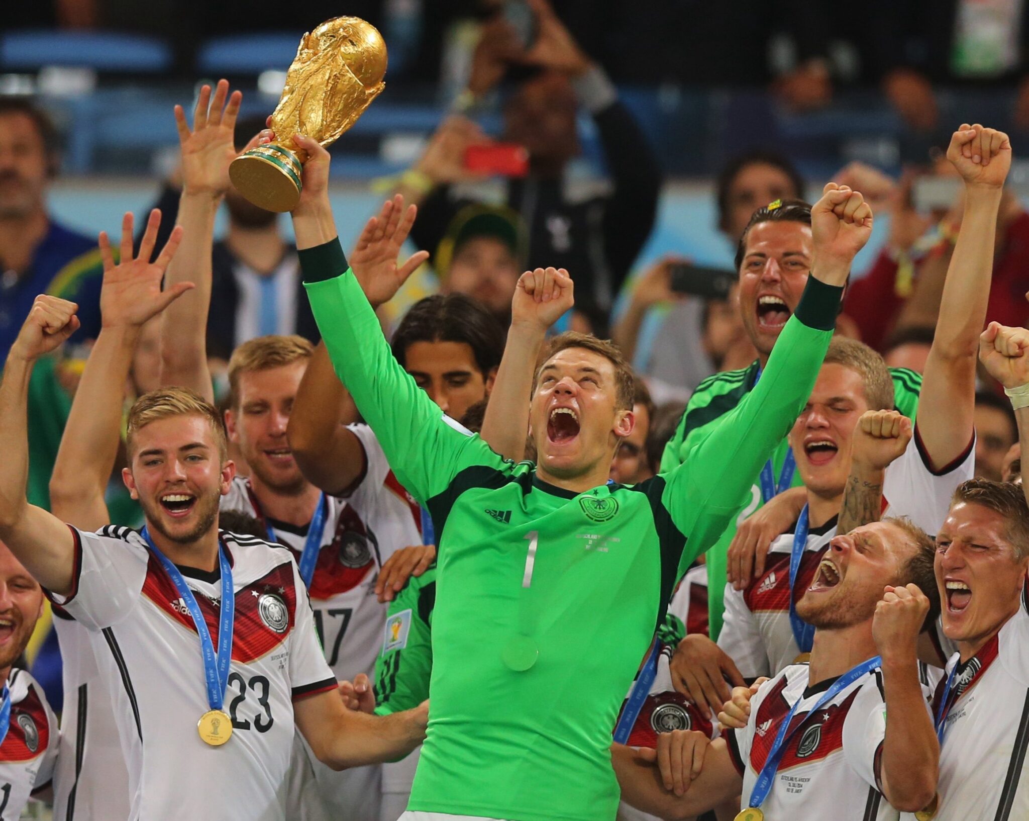 Neuer regresa a Alemania para su quinta Copa del Mundo