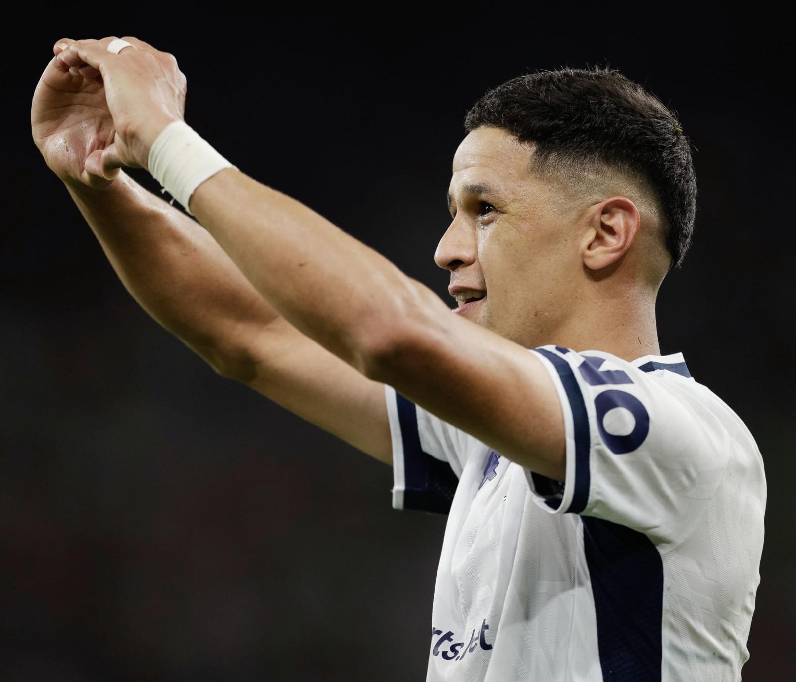 Álex Arce estrena hat-trick en Libertadores - Álex Arce celebra su hat-trick
