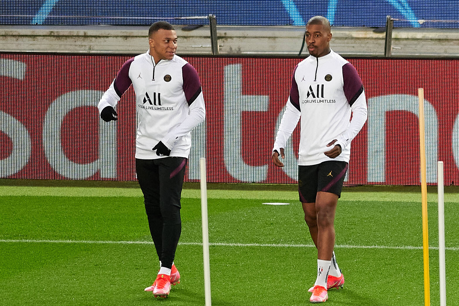 img of Mbappé resiste críticas: Kimpembe destaca su fortaleza mental