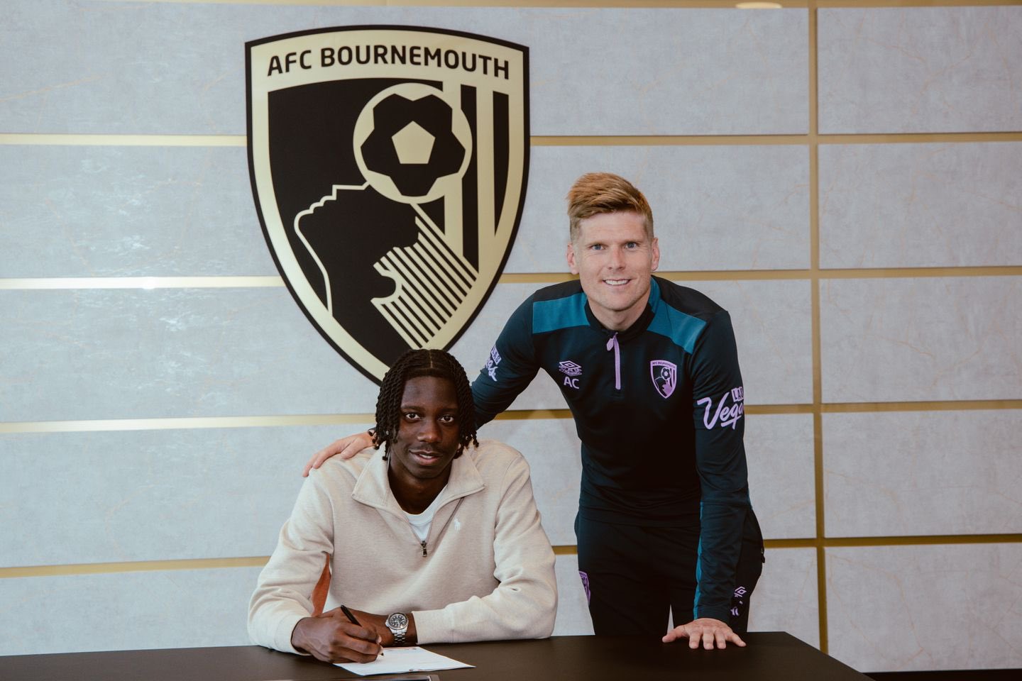 Malcom Dacosta renueva con el Bournemouth y busca debutar en la Premier League