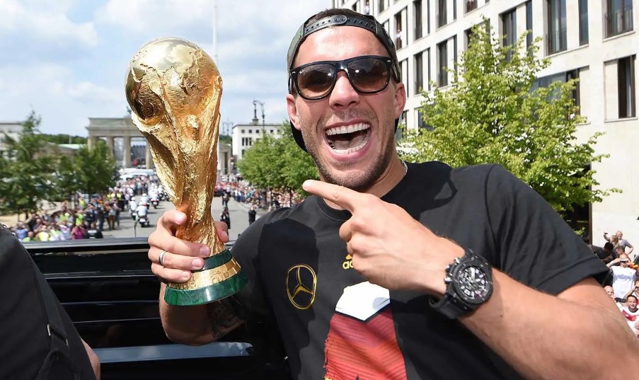 Lukas Podolski se retira a los 40 años - Lukas Podolski en su último partido