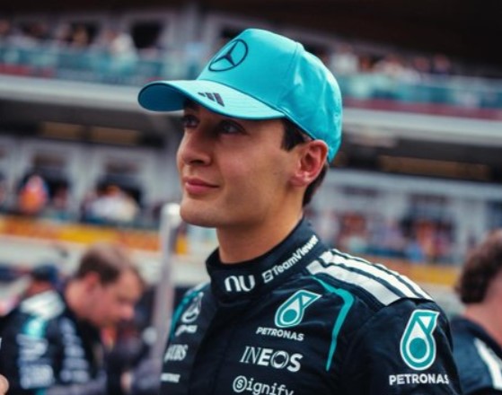 George Russell supera a Lando Norris en intensa carrera