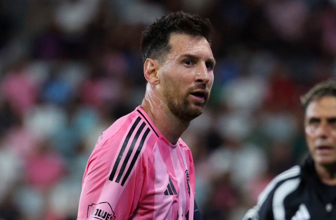 img of Messi sufre sobrecarga muscular en el isquiotibial