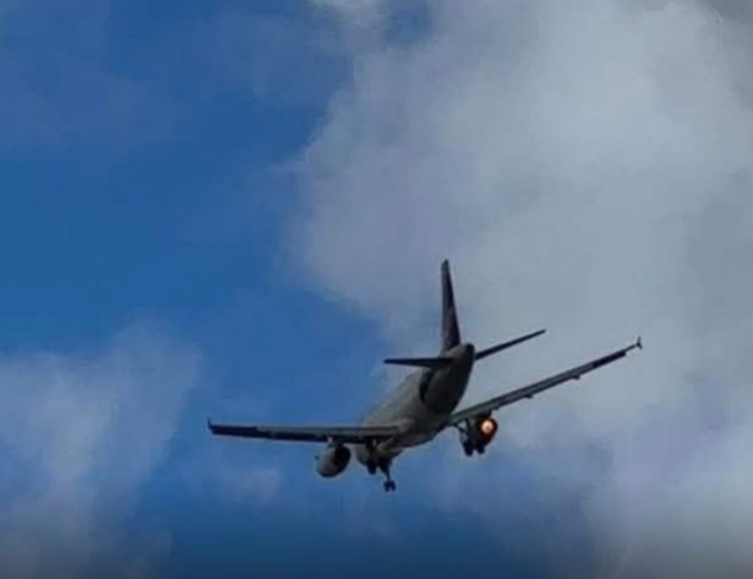 Avion de LATAM sufre incidente aereo en Ecuador - Avion de LATAM en el aeropuerto de Guayaquil