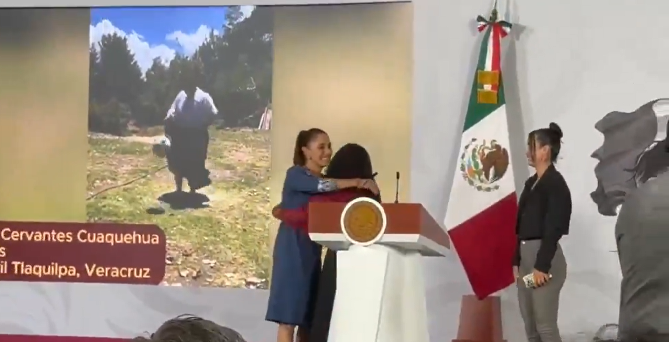 Sheinbaum cede boleto inaugural del Mundial 2026 - La presidenta de México, Claudia Sheinbaum Pardo, regala su boleto del partido inaugural de la Copa Mundial de Fútbol 2026 a una aficionada
