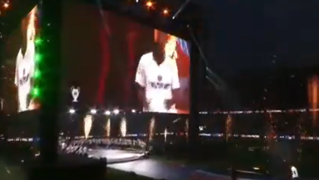 Willian Pacho festeja al ritmo de Jombriel en el PSG - Willian Pacho en los festejos del PSG