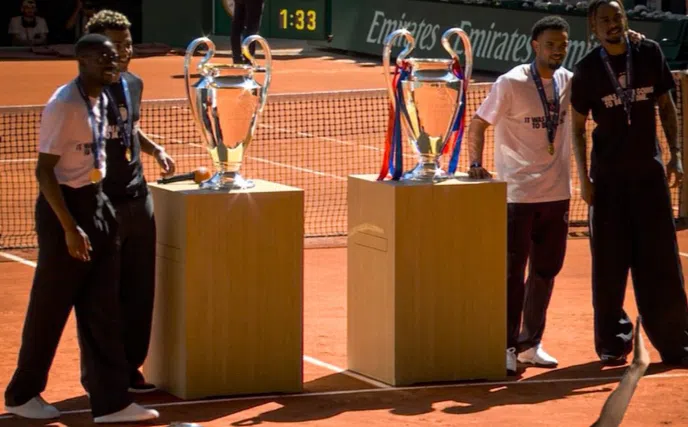 img of PSG celebra su bicampeonato europeo en el corazón de Roland Garros