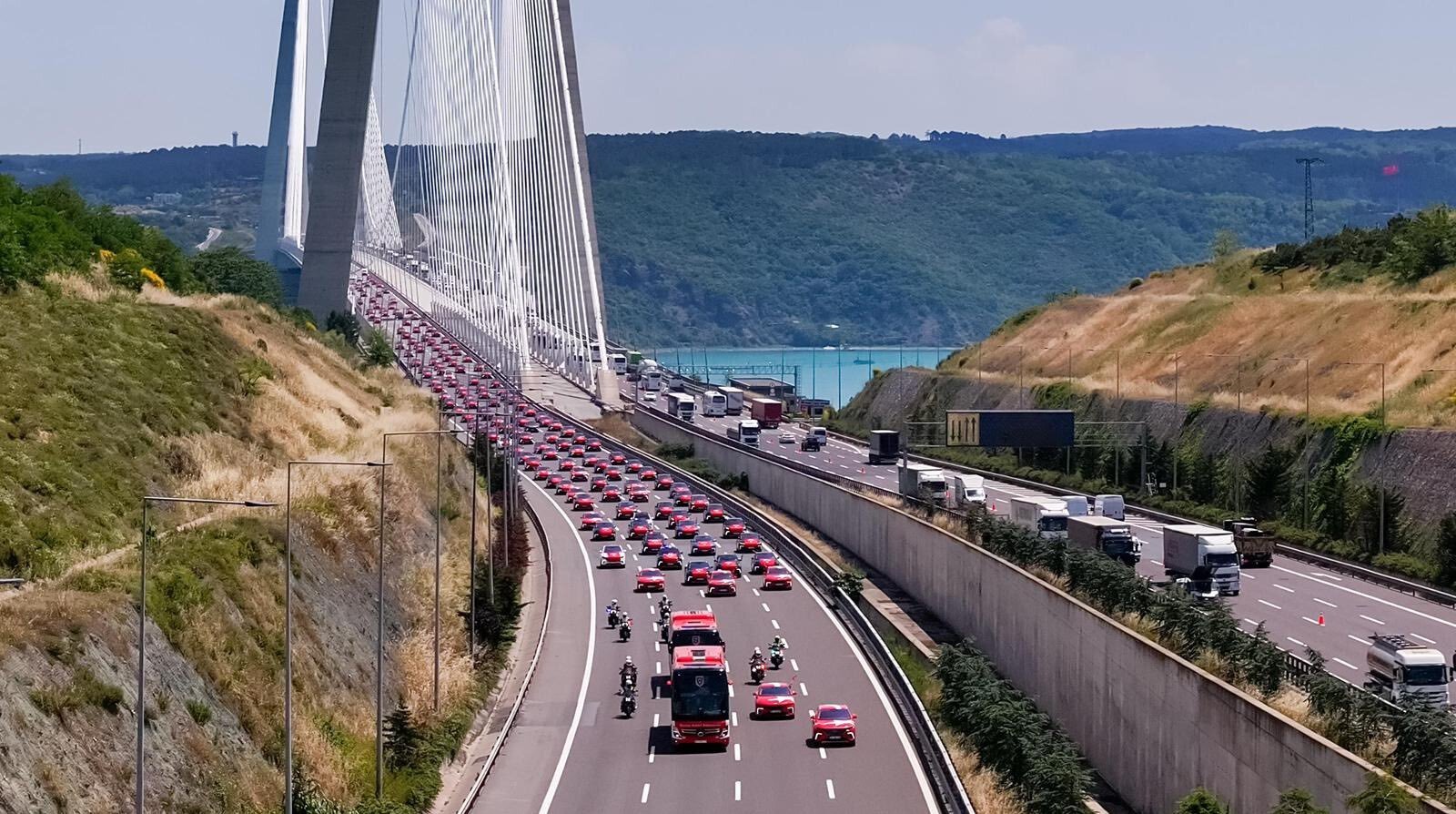 Turquía se despide con emotiva caravana hacia el Mundial