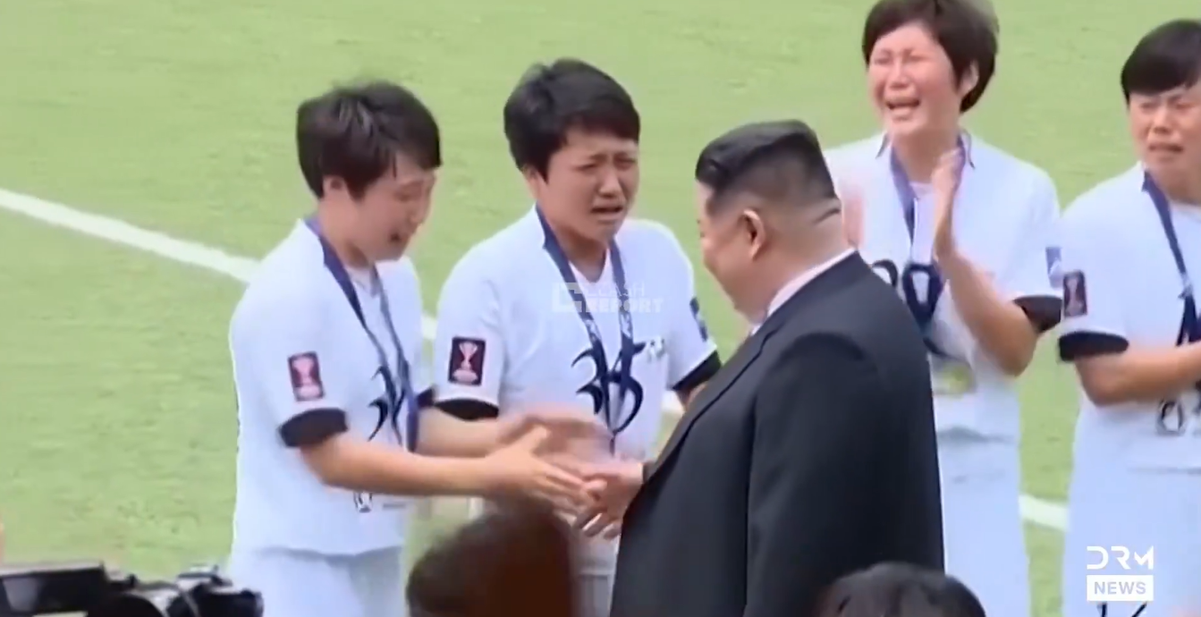 img of Kim Jong-Un recibe a campeonas de Corea del Norte entre lágrimas y emoción