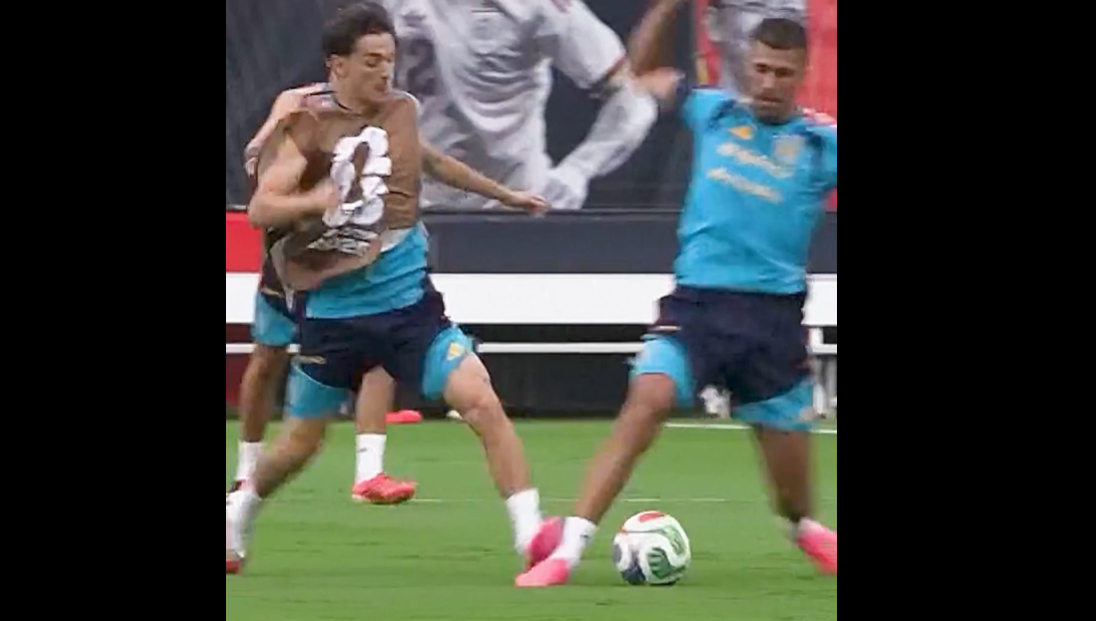 Gavi y Rodri protagonizan tensa acción en entrenamiento de España