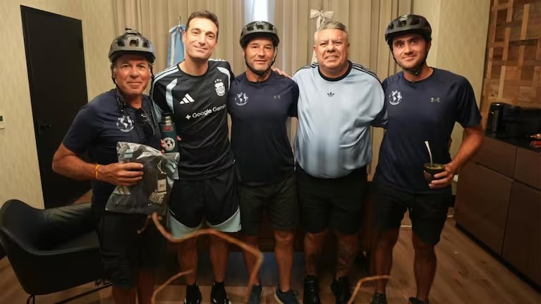 Tres hinchas argentinos recorren 17 países en bicicleta para llegar al Mundial - Tres hinchas argentinos llegan al Mundial en bicicleta