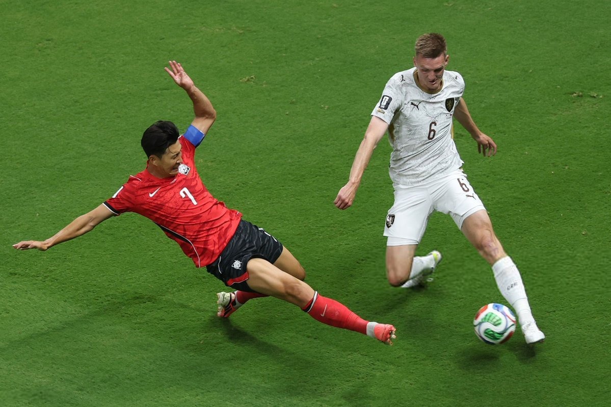 Corea del Sur supera a República Checa con remontada en el minuto 97