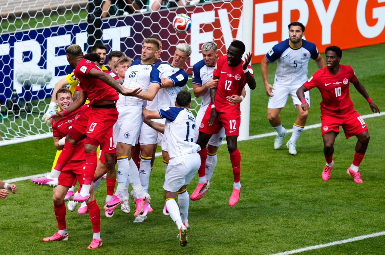 Canadá rescata empate 1-1 ante Bosnia en el minuto final - Cyle Larin anota el gol del empate para Canadá