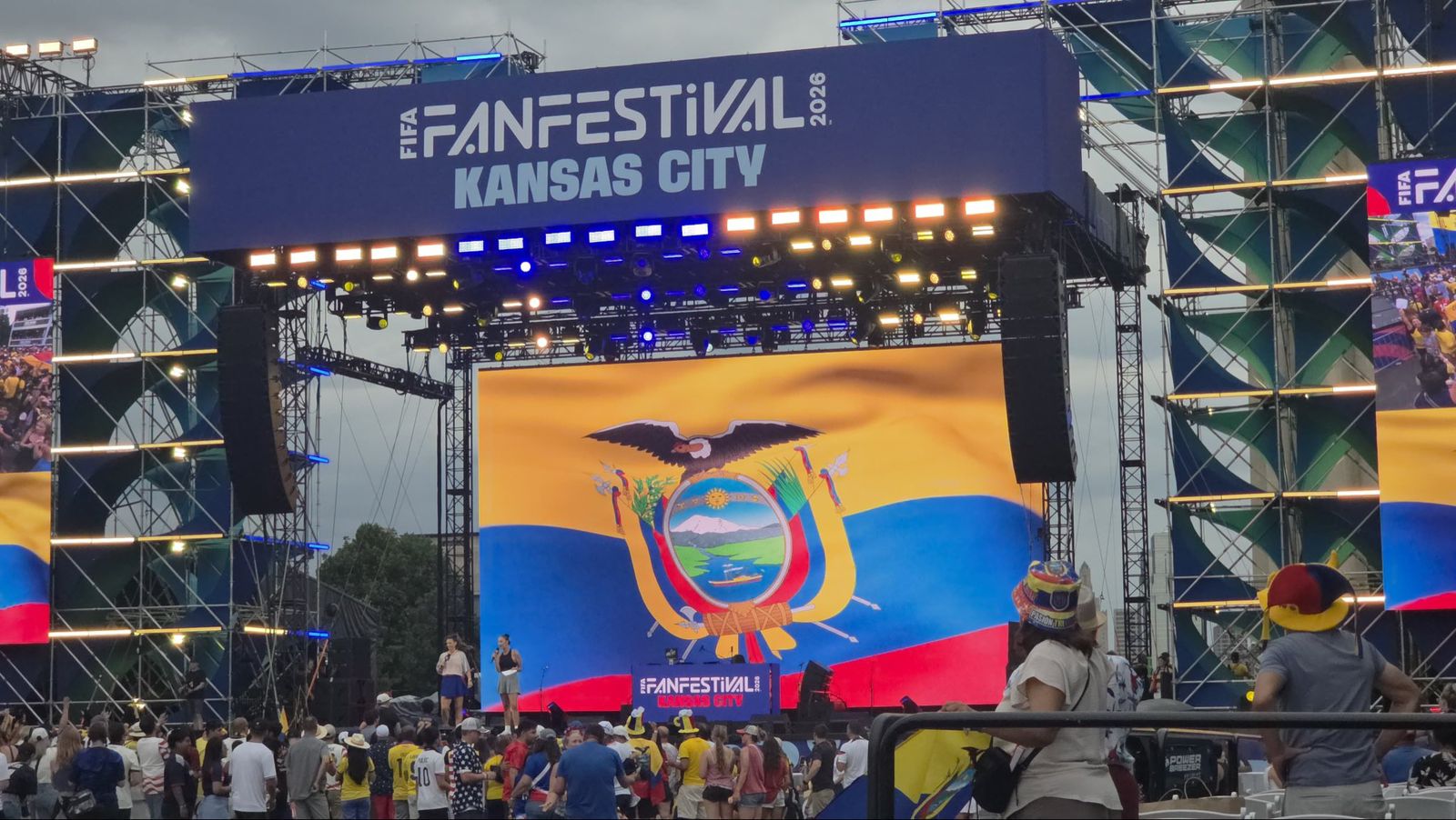 Ecuador tiñe de amarillo Kansas City con un multitudinario banderazo