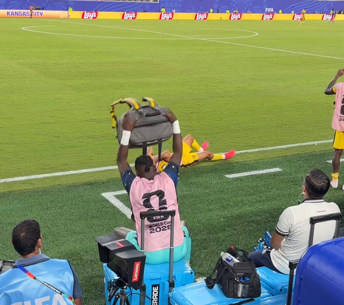 Moisés Ramírez estalla en frustración tras empate de Ecuador